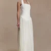 Vestido largo plisado con cuello halter Stacie – Marfil