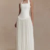 Vestido largo plisado con cuello halter Stacie – Marfil