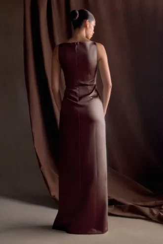 Vestido largo sin mangas de satén violeta – Chocolate oscuro