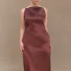 Vestido largo sin mangas de satén violeta – Chocolate oscuro Vestido largo sin mangas de satén violeta – Chocolate oscuro