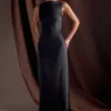 Vestido largo sin mangas de satén violeta – Negro Vestido largo sin mangas de satén violeta – Negro