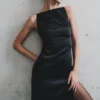 Vestido largo sin mangas de satén violeta – Negro Vestido largo sin mangas de satén violeta – Negro