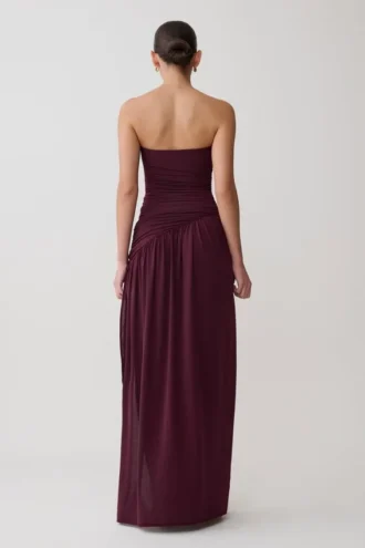 Vestido largo sin tirantes Bex con abertura – Burdeos