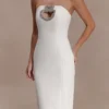 Vestido largo sin tirantes con adornos Hilda – Blanco Vestido largo sin tirantes con adornos Hilda – Blanco