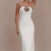 Vestido largo sin tirantes con adornos Hilda – Blanco Vestido largo sin tirantes con adornos Hilda – Blanco