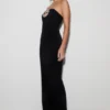 Vestido largo sin tirantes con adornos Hilda – Negro