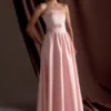 Vestido largo sin tirantes con cinturón Florence – Rosa claro Vestido largo sin tirantes con cinturón Florence – Rosa claro