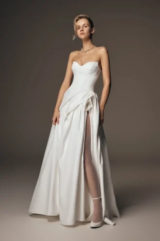 Vestido largo sin tirantes con corsé Elizabeth – Blanco