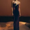 Vestido largo sin tirantes con lentejuelas Winston – Ciruela