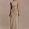 Vestido largo sin tirantes con pedrería Starla – Dorado
