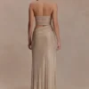 Vestido largo sin tirantes con pedrería Starla – Dorado