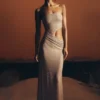 Vestido largo sin tirantes con pedrería Starla – Dorado