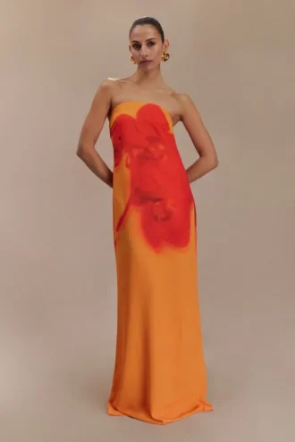 Vestido largo sin tirantes de gasa Amaya – Estampado de carpas y orquídeas