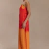 Vestido largo sin tirantes de gasa Amaya – Estampado de carpas y orquídeas Vestido largo sin tirantes de gasa Amaya – Estampado de carpas y orquídeas