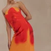 Vestido largo sin tirantes de gasa Amaya – Estampado de carpas y orquídeas Vestido largo sin tirantes de gasa Amaya – Estampado de carpas y orquídeas