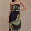 Vestido largo sin tirantes de gasa Amaya – Estampado «Green Fluid Reverie» Vestido largo sin tirantes de gasa Amaya – Estampado «Green Fluid Reverie»