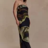Vestido largo sin tirantes de gasa Amaya – Estampado «Green Fluid Reverie» Vestido largo sin tirantes de gasa Amaya – Estampado «Green Fluid Reverie»