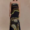 Vestido largo sin tirantes de gasa Amaya – Estampado «Green Fluid Reverie» Vestido largo sin tirantes de gasa Amaya – Estampado «Green Fluid Reverie»