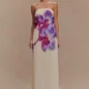 Vestido largo sin tirantes de gasa Amaya – Estampado Koi Orchid en marfil Vestido largo sin tirantes de gasa Amaya – Estampado Koi Orchid en marfil