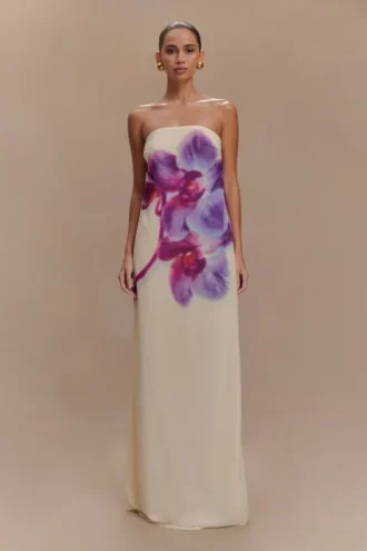 Vestido largo sin tirantes de gasa Amaya – Estampado Koi Orchid en marfil