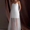 Vestido largo sin tirantes de gasa Bettany – Blanco Vestido largo sin tirantes de gasa Bettany – Blanco