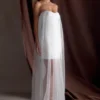 Vestido largo sin tirantes de gasa Bettany – Blanco Vestido largo sin tirantes de gasa Bettany – Blanco