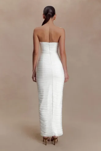 Vestido largo sin tirantes de malla Jianna – Marfil