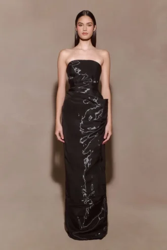 Vestido largo sin tirantes de organza Calliope – Negro