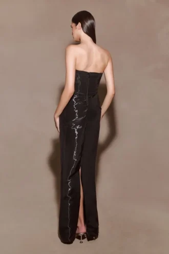 Vestido largo sin tirantes de organza Calliope – Negro