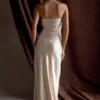 Vestido largo sin tirantes de satén Cedar – Oro rosado Vestido largo sin tirantes de satén Cedar – Oro rosado