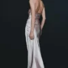 Vestido largo sin tirantes de satén Cedar – Rosa suave Vestido largo sin tirantes de satén Cedar – Rosa suave