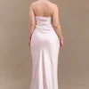 Vestido largo sin tirantes de satén Cedar – Rosa suave Vestido largo sin tirantes de satén Cedar – Rosa suave
