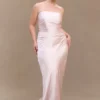 Vestido largo sin tirantes de satén Cedar – Rosa suave Vestido largo sin tirantes de satén Cedar – Rosa suave