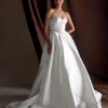 Vestido largo sin tirantes de satén Delphine – Blanco Vestido largo sin tirantes de satén Delphine – Blanco