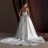 Vestido largo sin tirantes de satén Delphine – Blanco Vestido largo sin tirantes de satén Delphine – Blanco