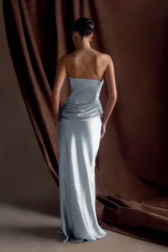Vestido largo sin tirantes de satén Jasmine – Azul escarchado