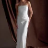 Vestido largo sin tirantes de satén Jasmine – Blanco Vestido largo sin tirantes de satén Jasmine – Blanco