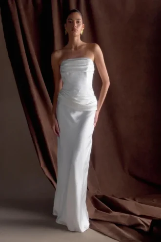 Vestido largo sin tirantes de satén Jasmine – Blanco
