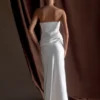 Vestido largo sin tirantes de satén Jasmine – Blanco Vestido largo sin tirantes de satén Jasmine – Blanco