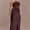 Vestido largo sin tirantes de satén Jasmine – Chocolate oscuro