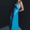 Vestido largo sin tirantes de satén Rosella – Azul cian Vestido largo sin tirantes de satén Rosella – Azul cian