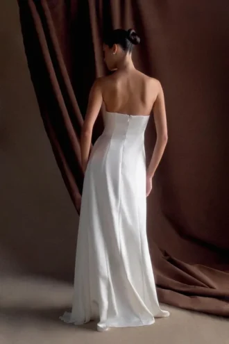 Vestido largo sin tirantes de satén Rosella – Blanco