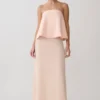 Vestido largo sin tirantes de satén Sophia – Melocotón Vestido largo sin tirantes de satén Sophia – Melocotón