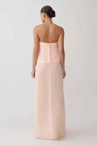 Vestido largo sin tirantes de satén Sophia – Melocotón