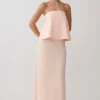 Vestido largo sin tirantes de satén Sophia – Melocotón Vestido largo sin tirantes de satén Sophia – Melocotón
