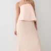 Vestido largo sin tirantes de satén Sophia – Melocotón Vestido largo sin tirantes de satén Sophia – Melocotón