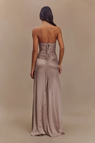 Vestido largo sin tirantes de tafetán Serena – Bronce topo