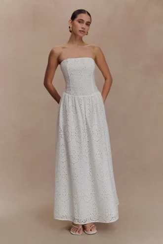 vestido largo sin tirantes maureen con bordado blanco 1 330x495 - Vestido largo sin tirantes Maureen con bordado - Blanco