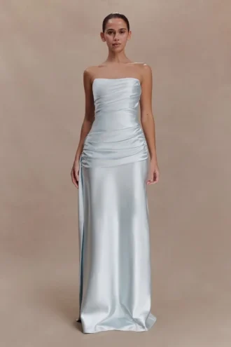 Vestido largo sin tirantes Sarah con lazo en la cintura – Azul hielo