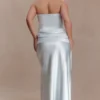 Vestido largo sin tirantes Sarah con lazo en la cintura – Azul hielo Vestido largo sin tirantes Sarah con lazo en la cintura – Azul hielo